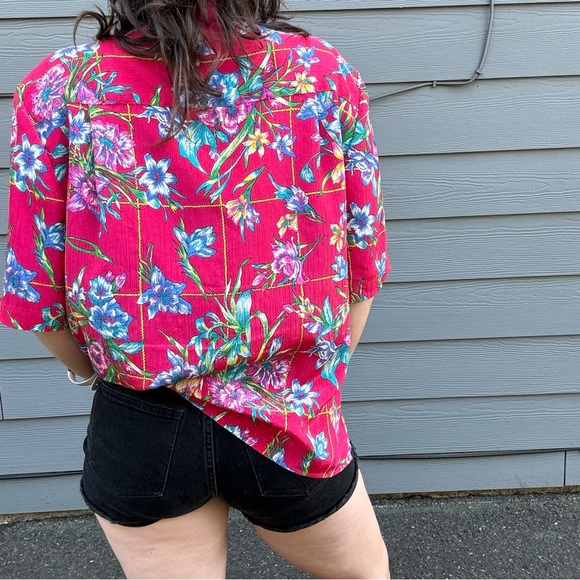 Vintage floral & hot pink button up - Picture 5 of 9